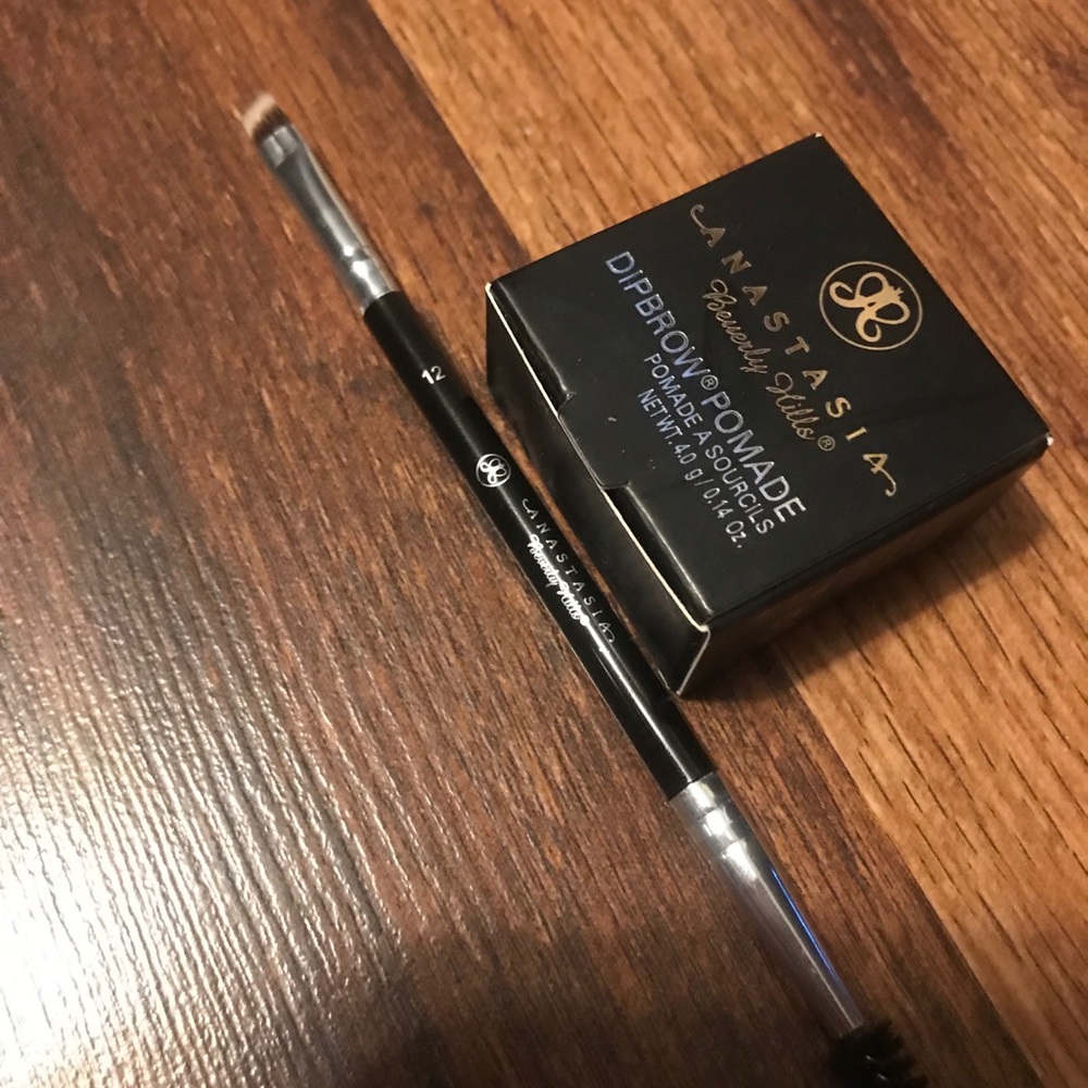 Dip Brow Pomade